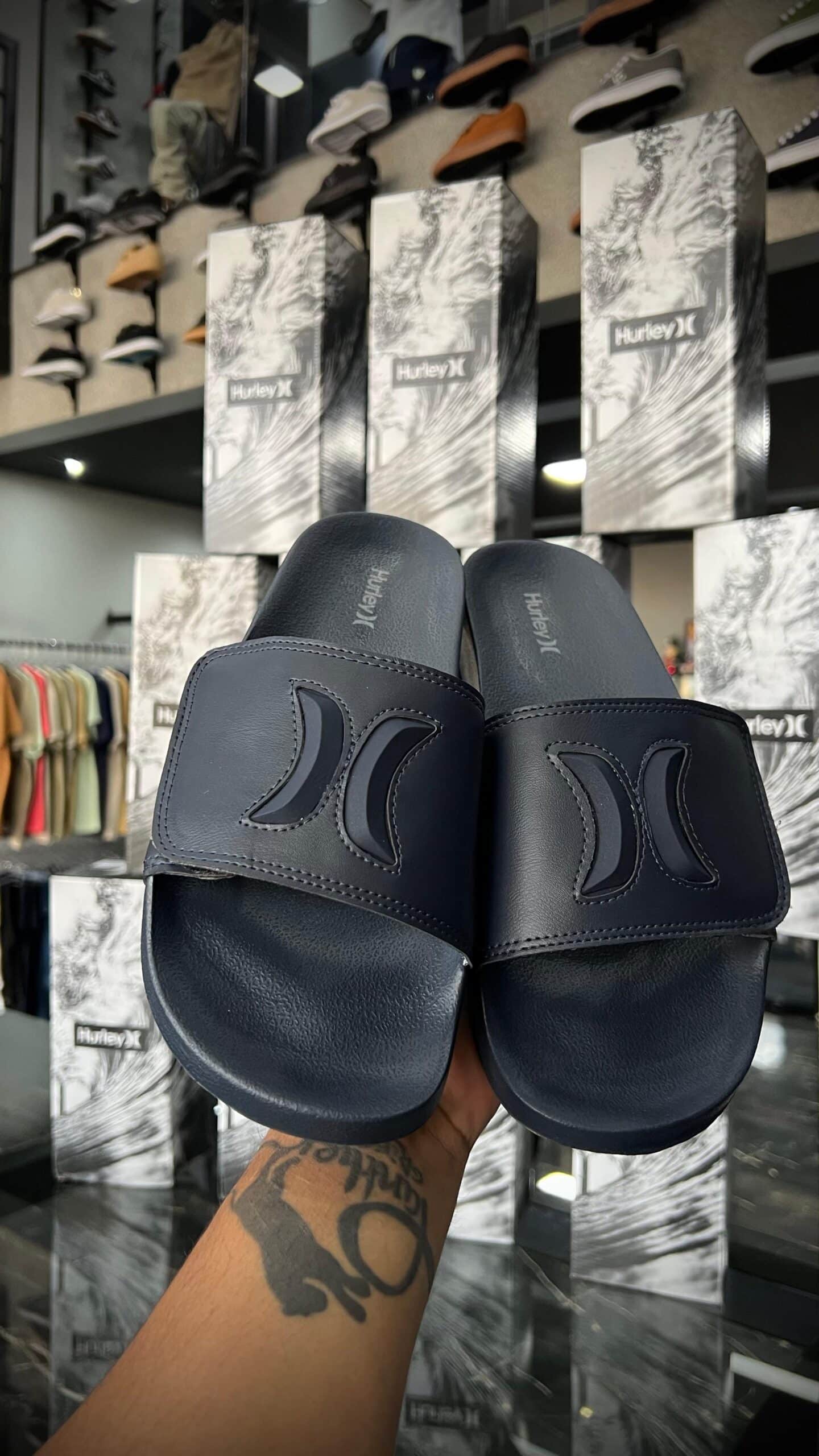 WhatsApp Image 2025-09-05 at 10.22.32 SLIDE HURLEY ICONIC VELCRO MARINHO 39/40 - Imagem 1