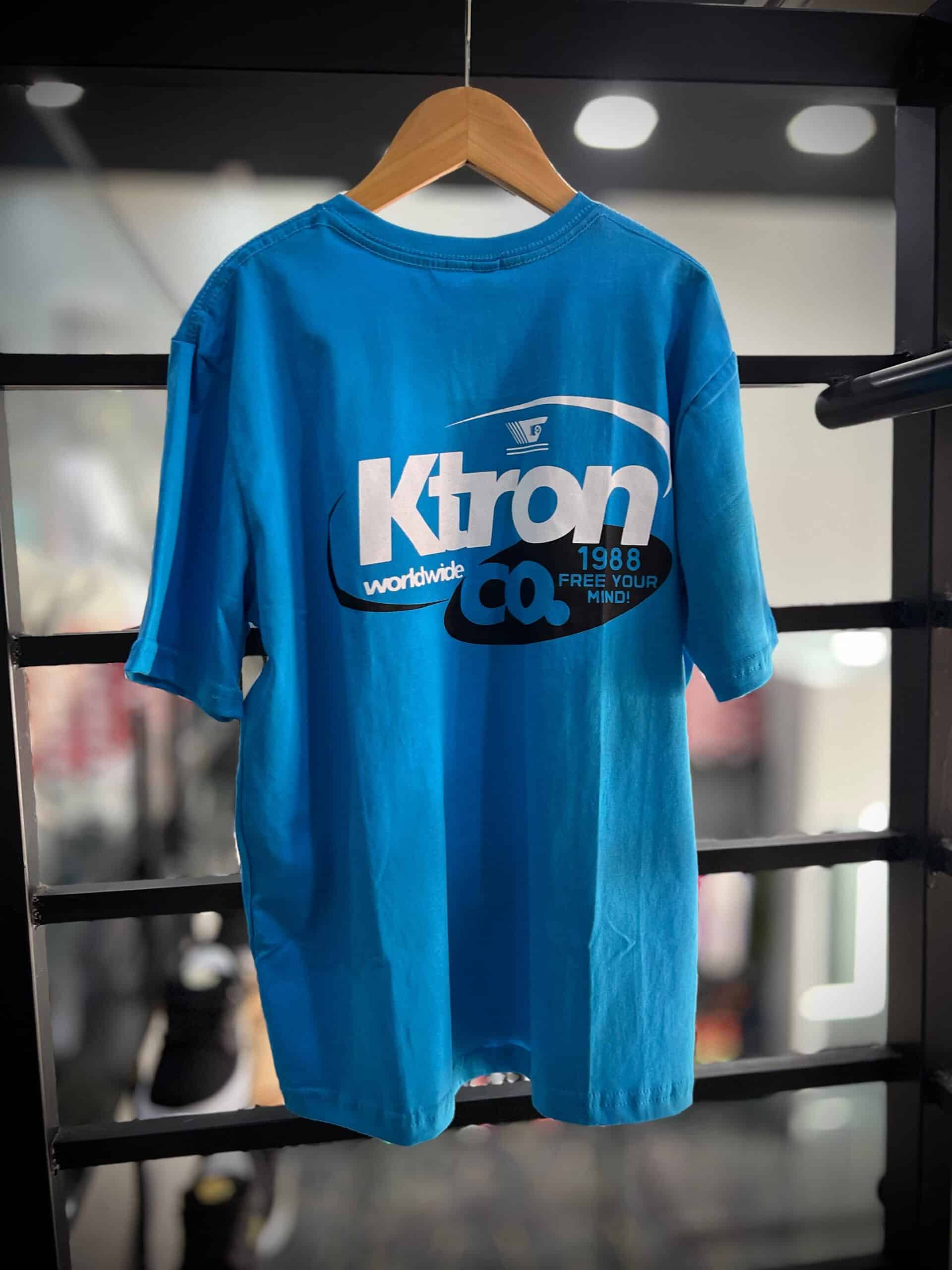 WhatsApp Image 2025-09-20 at 12.55.53 CAMISETA TAM 16 K-TRON AZUL CEU - Imagem 1