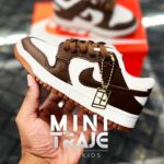 TENIS NK MARROM/BRANCO TAM 28 - Imagem 2