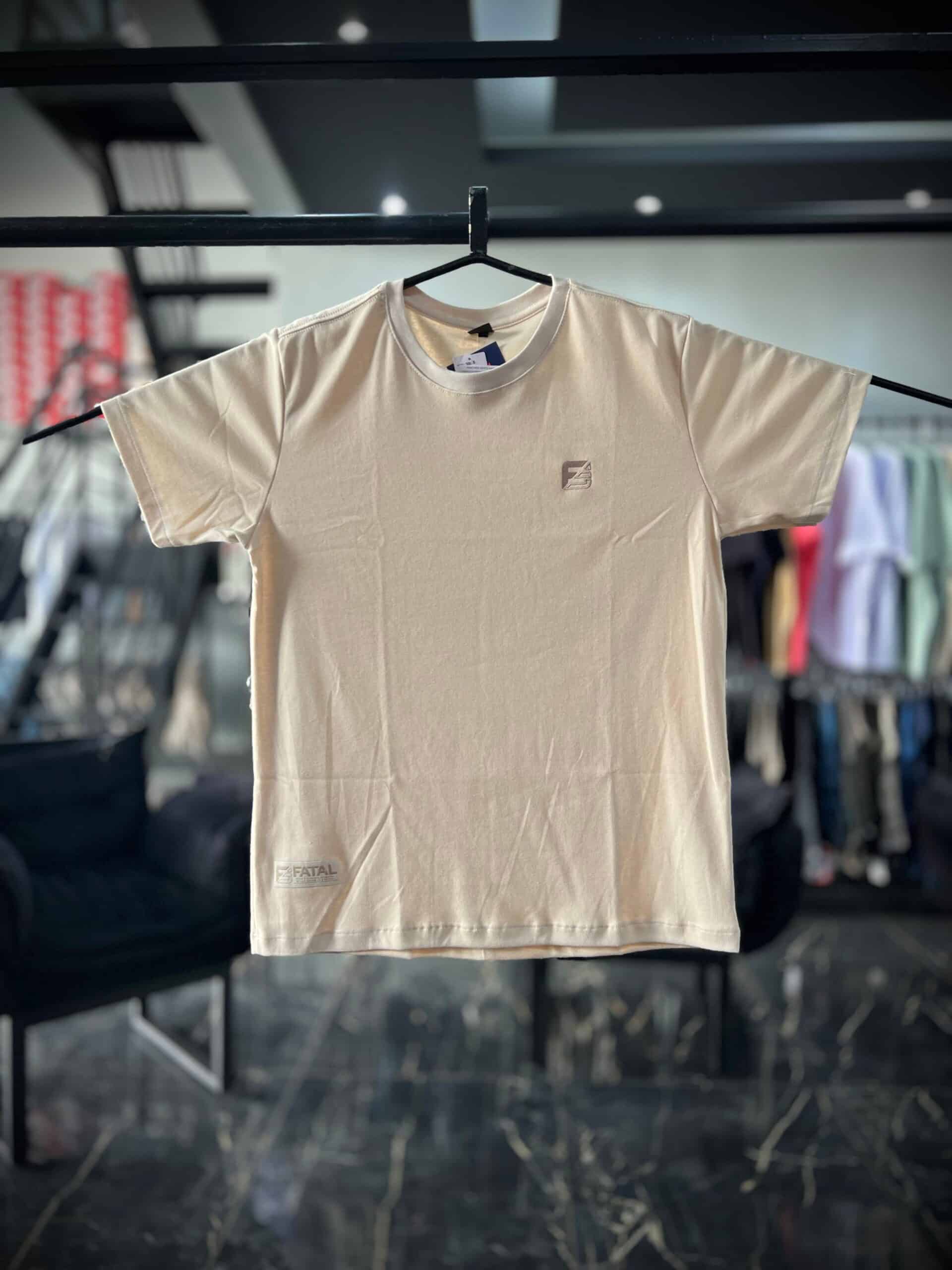 WhatsApp Image 2025-10-10 at 15.39.48 (6) CAMISETA P FENON FATAL BEGE CLARO - Imagem 1