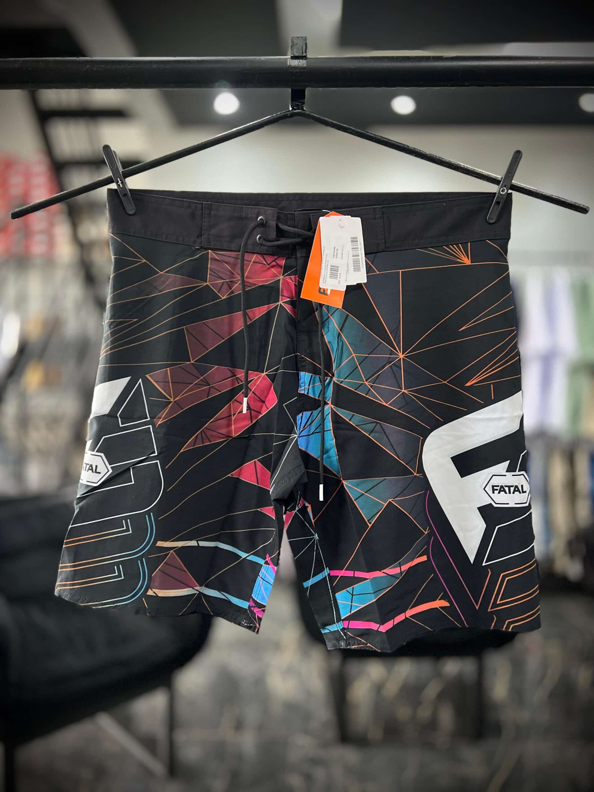 WhatsApp Image 2025-10-10 at 15.39.51 (11) BERMUDA 40 ELASTANO FATAL PRETO/AZUL/VERMELHO - Imagem 1