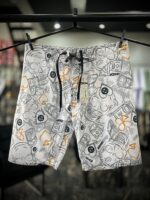 BERMUDA 46 ELASTANO K-TRON BRANCA ESTAMPA CAVEIRA/DINHEIRO