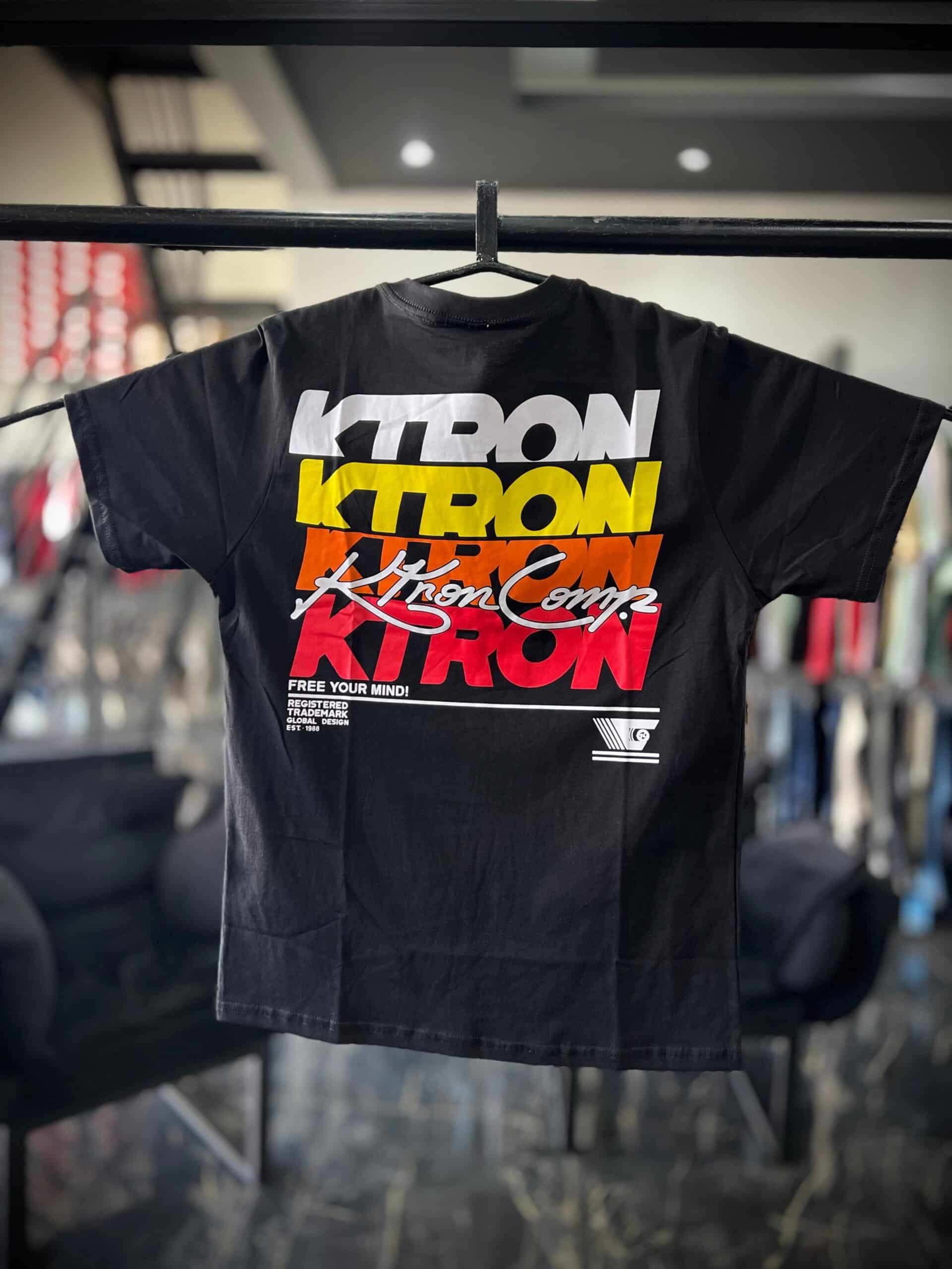 WhatsApp Image 2025-10-21 at 16.25.13 (11) CAMISETA G K-TRON PRETA ESTAMPA LARANJA VERMELHA E BRANCO - Imagem 1