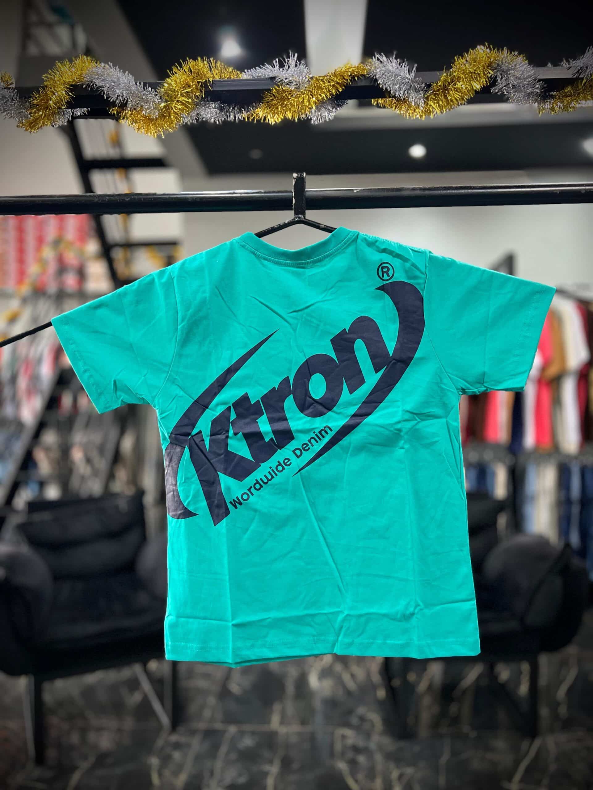 WhatsApp Image 2025-11-18 at 10.00.00 CAMISETA M K-TRON VERDE AGUA LETREIRO PRETO - Imagem 1