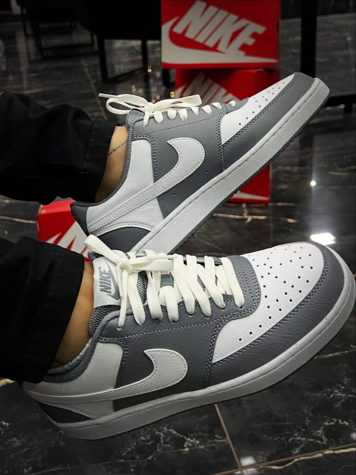 WhatsApp Image 2025-12-15 at 20.14.01 (7) TENIS 42 NIKE CUORT VISION GRAY/WHITE - Imagem 1