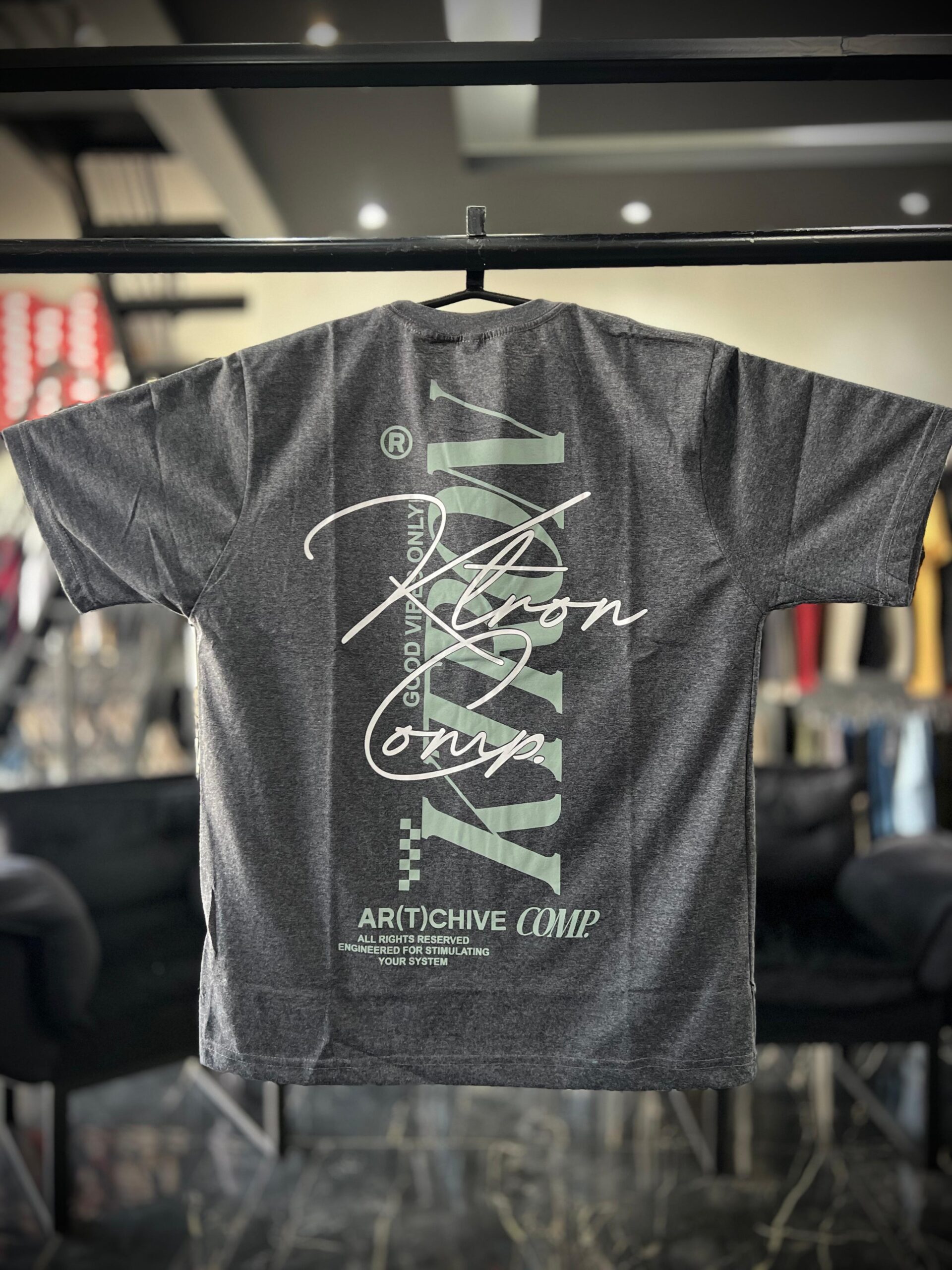 WhatsApp Image 2025-09-17 at 17.05.43 (2) CAMISETA K-TRON CINZA ESCURO (G) 6134 - Imagem 1