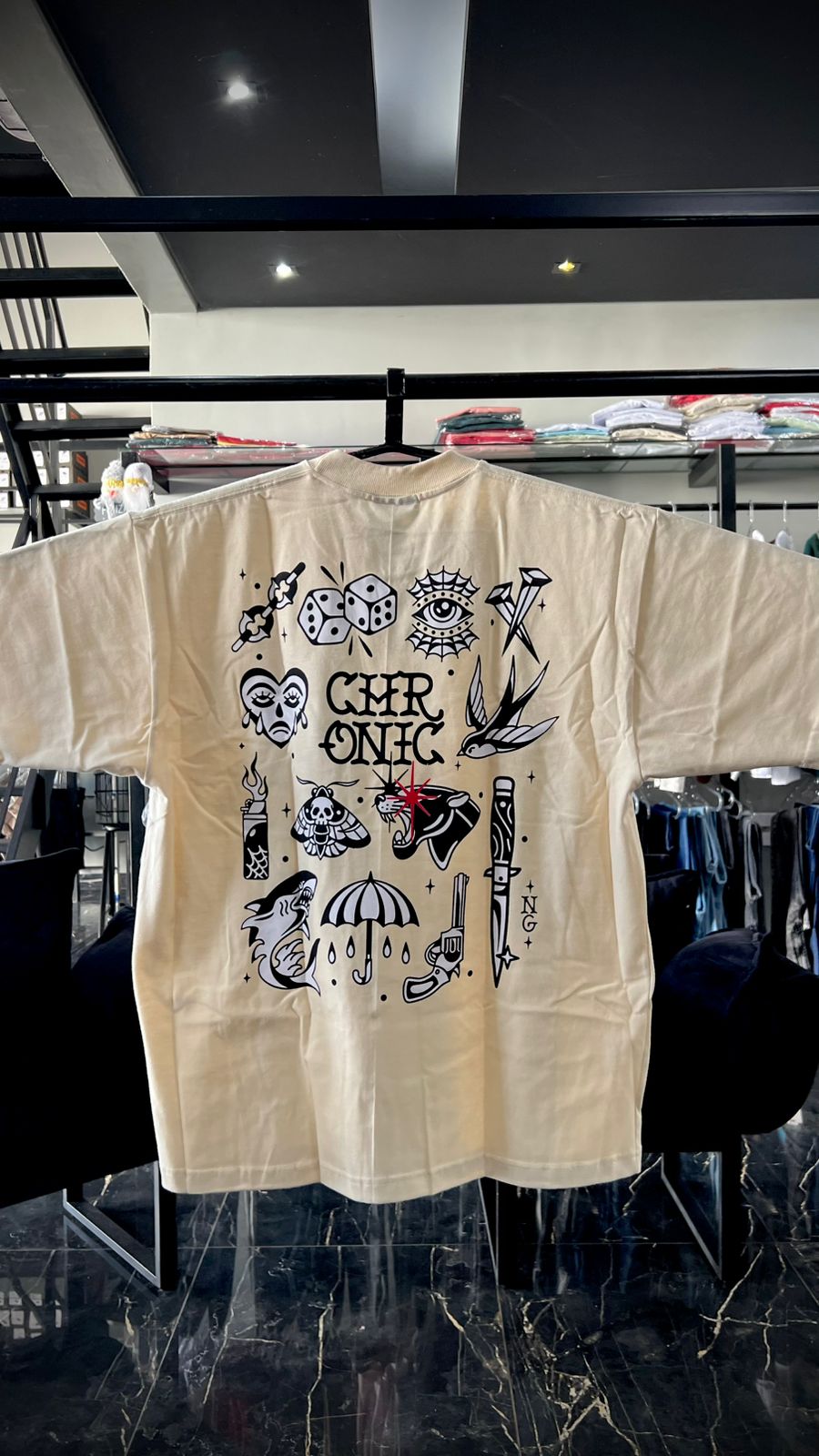 WhatsApp Image 2026-01-30 at 18.18.54 (2) CAMISETA CHRONIC OVERSIZED BEGE OFF (P) 5927 - Imagem 1