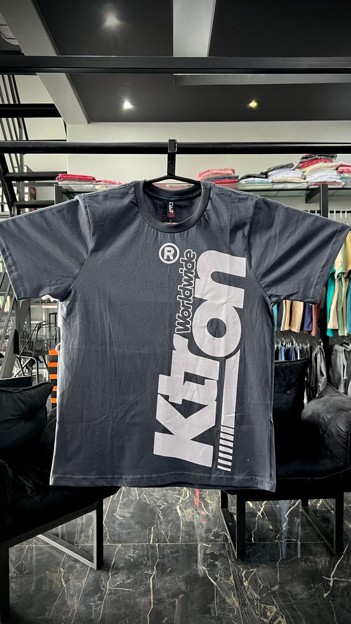 WhatsApp Image 2026-02-04 at 16.14.50 CAMISETA K-TRON CINZA ESCURO (P) 6015 - Imagem 1