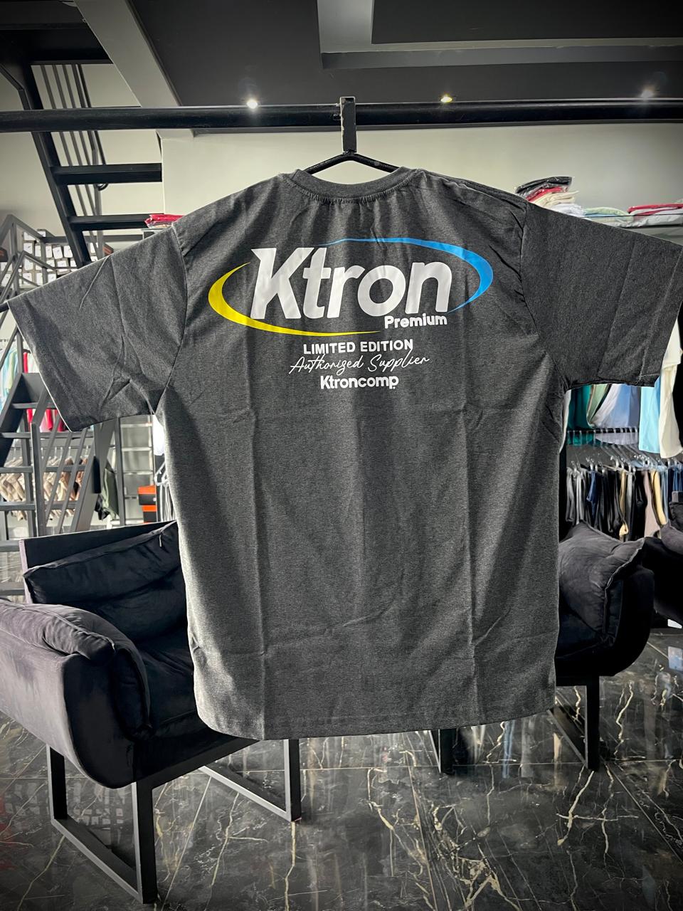 WhatsApp Image 2026-02-10 at 12.27.57 (3) CAMISETA K-TRON CINZA ESCURO (GG) 6241 - Imagem 1