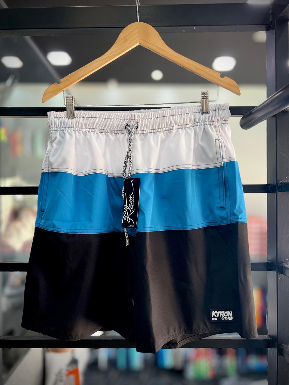 WhatsApp Image 2026-02-18 at 18.04.34 BERMUDA G MODA PRAIA K-TRON BRANCO, AZUL, PRETO - Imagem 1