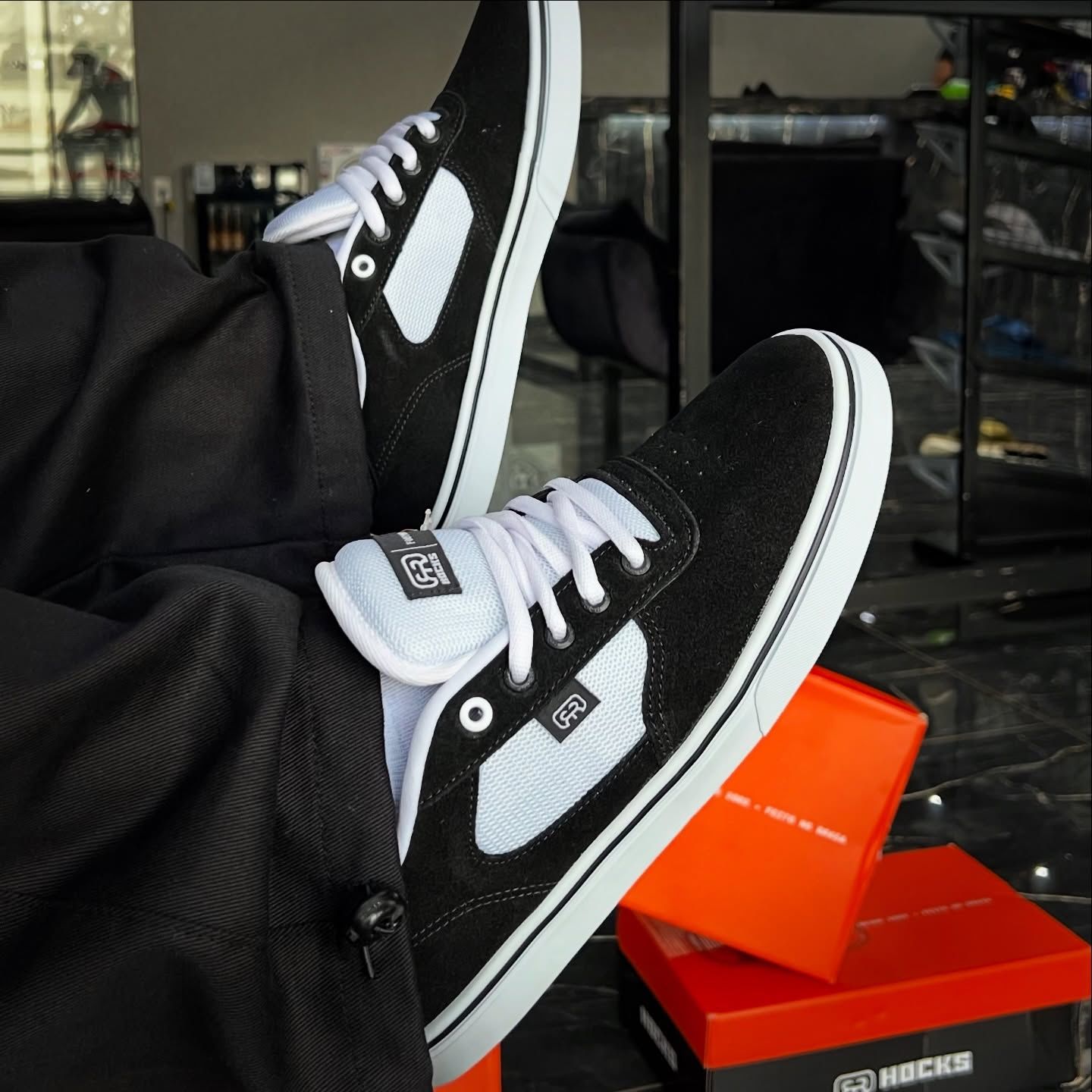 WhatsApp Image 2026-03-02 at 14.14.03 TENIS HOCKS FLAT LITE PETIT POA 37 - Imagem 1