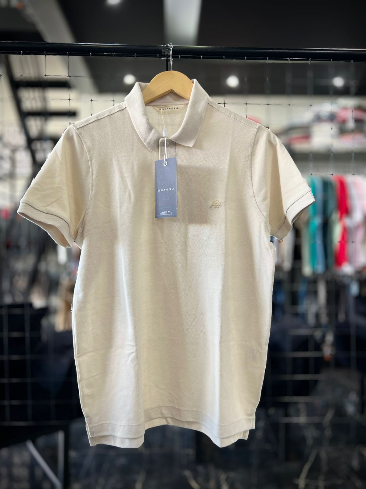 WhatsApp Image 2026-03-02 at 16.42.01 GOLA POLO AEROPOSTALE AREIA (P) 6521 - Imagem 1