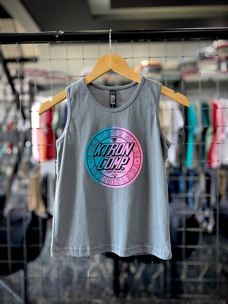 WhatsApp Image 2026-03-05 at 15.54.43 CAMISETA KTRON CAVADA CINZA TAM (8) 6703 - Imagem 1